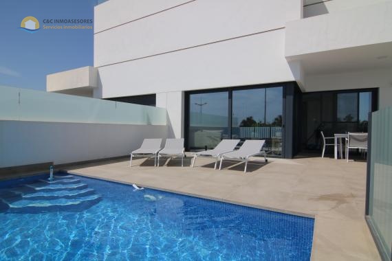 Schitterend afgewerkte villa met privé zwembad en een vrij uitzicht