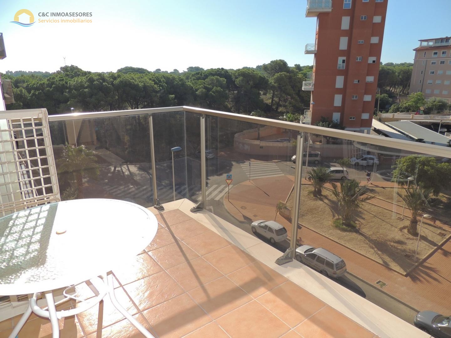 Apartamento con garaje y piscina comunitaria - C&C Inmoasesores