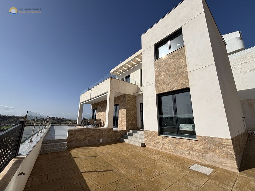 Superbe villa de 3 chambres avec une vue imprenable! - C&C Inmoasesores