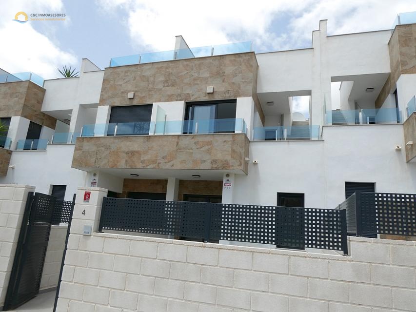 3 Bedroom 3 bathroom modern townhouse + solarium - C&C Inmoasesores