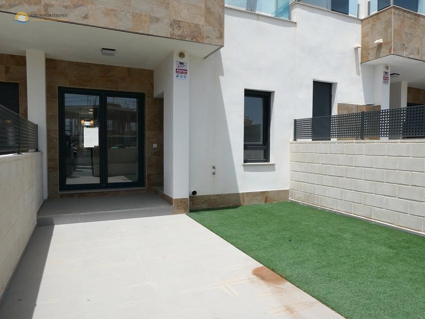 3 Bedroom 3 bathroom modern townhouse + solarium - C&C Inmoasesores