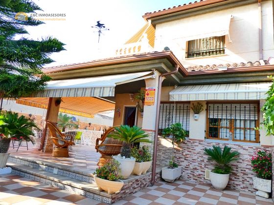 Stunning 4 bedroom villa with private pool and big terraces