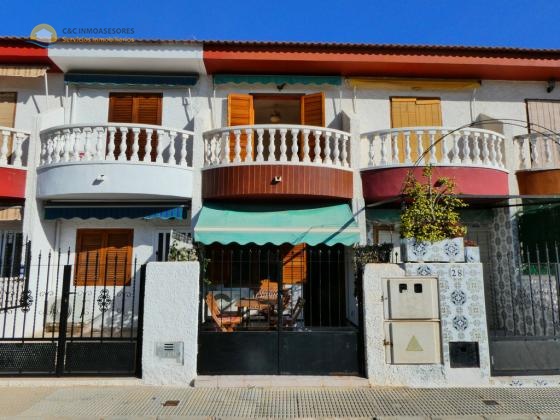 Nice duplex just 400 meters from the beach long term!