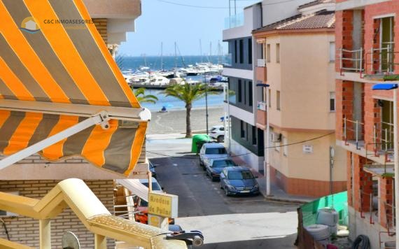 2 Bedroom apartment with garage close to the beach