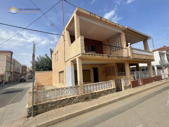 3 Bedroom corner house 130 meters from the beaches Lo Pagan