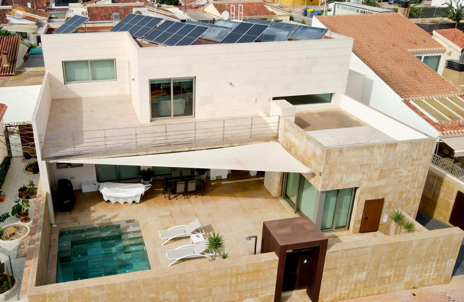 Central San Pedro a stunning 325m2 villa with private pool  - C&C Inmoasesores
