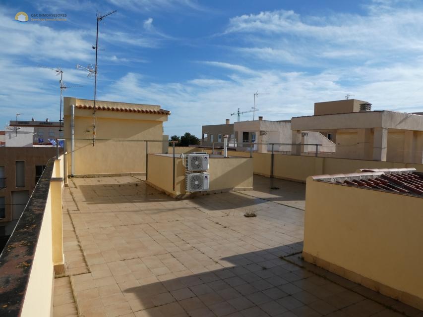 3 Bedroom 2 bathroom apartment with a big garage space - C&C Inmoasesores
