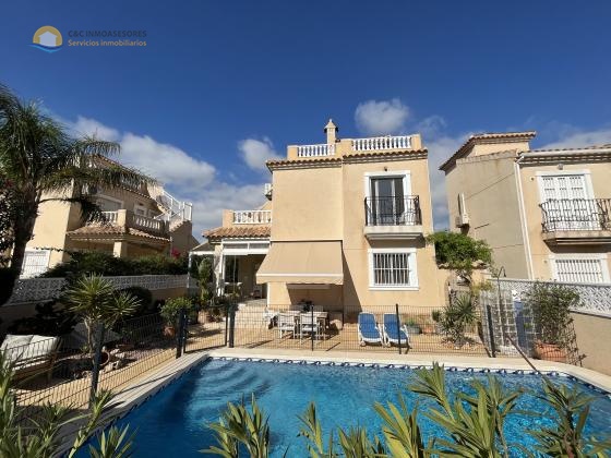 Magnificent 5 bedroom villa with pool
