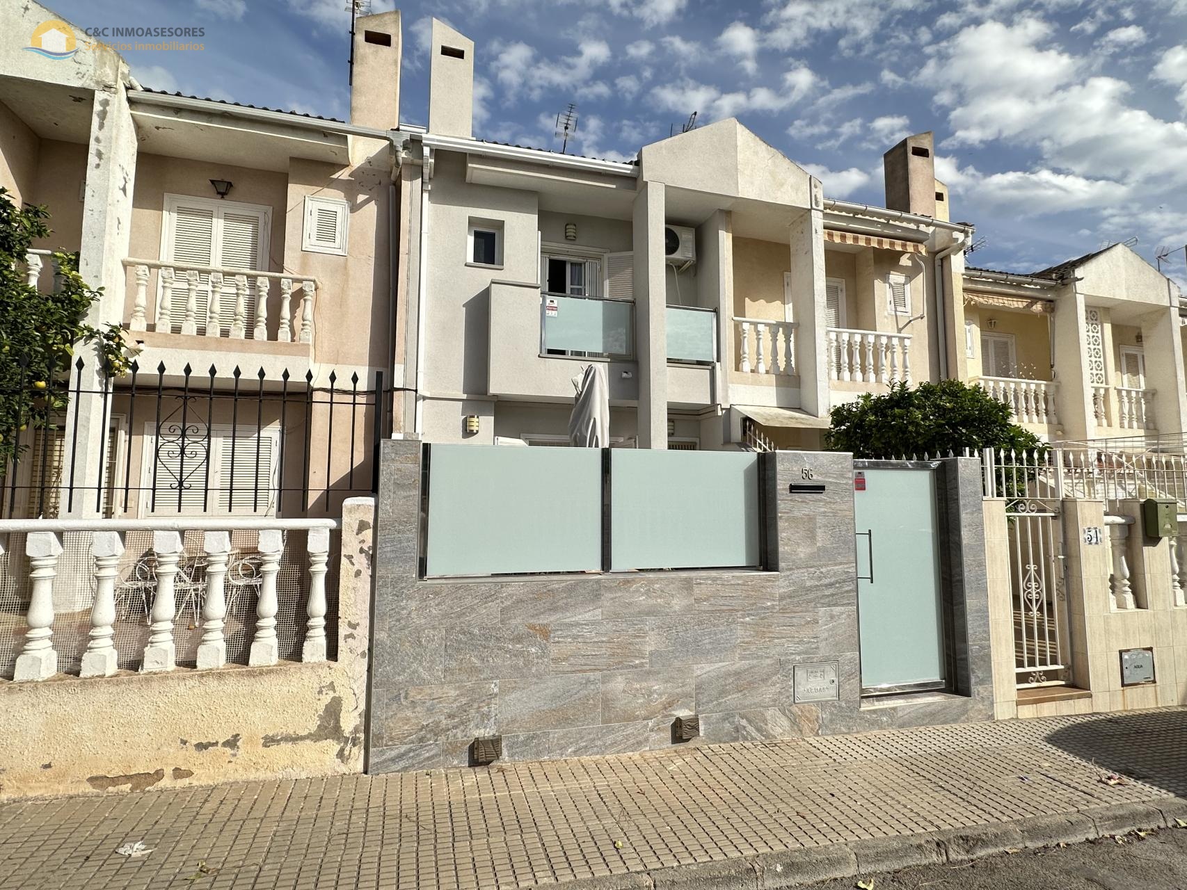 NICELY RENOVATED 2 BEDROOM DUPLEX - C&C Inmoasesores