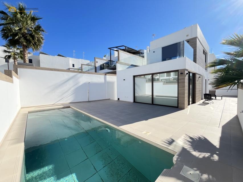 Beautiful villa with pool in Benijofar - C&C Inmoasesores