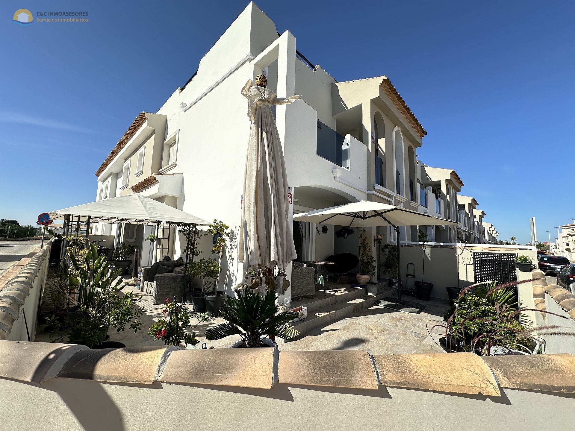 Stunning modern apartment on a large corner plot - C&C Inmoasesores