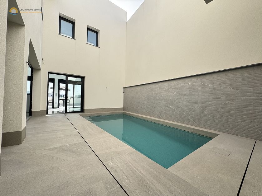 Spectucular high quality newbuild villa with private pool - C&C Inmoasesores