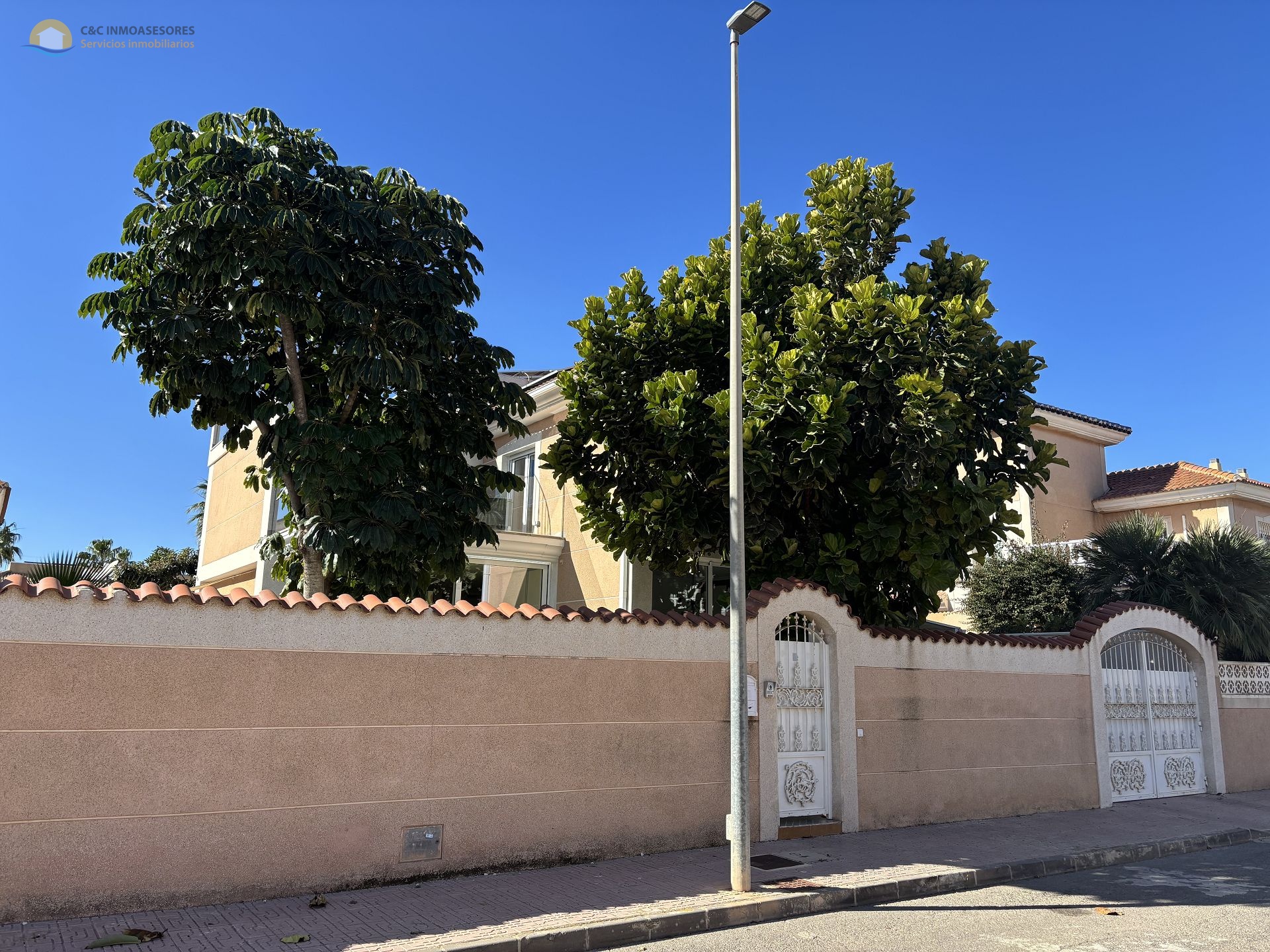 Stunning 4 bedroom 4 bathroom villa - C&C Inmoasesores