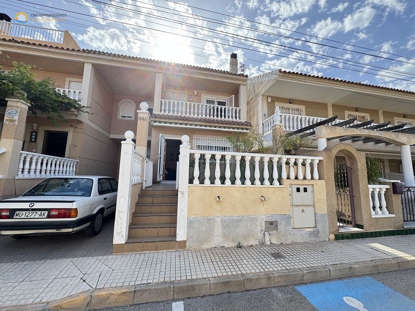 Ruime 6 slaapkamer woning dichtbij het zandstrand - C&C Inmoasesores