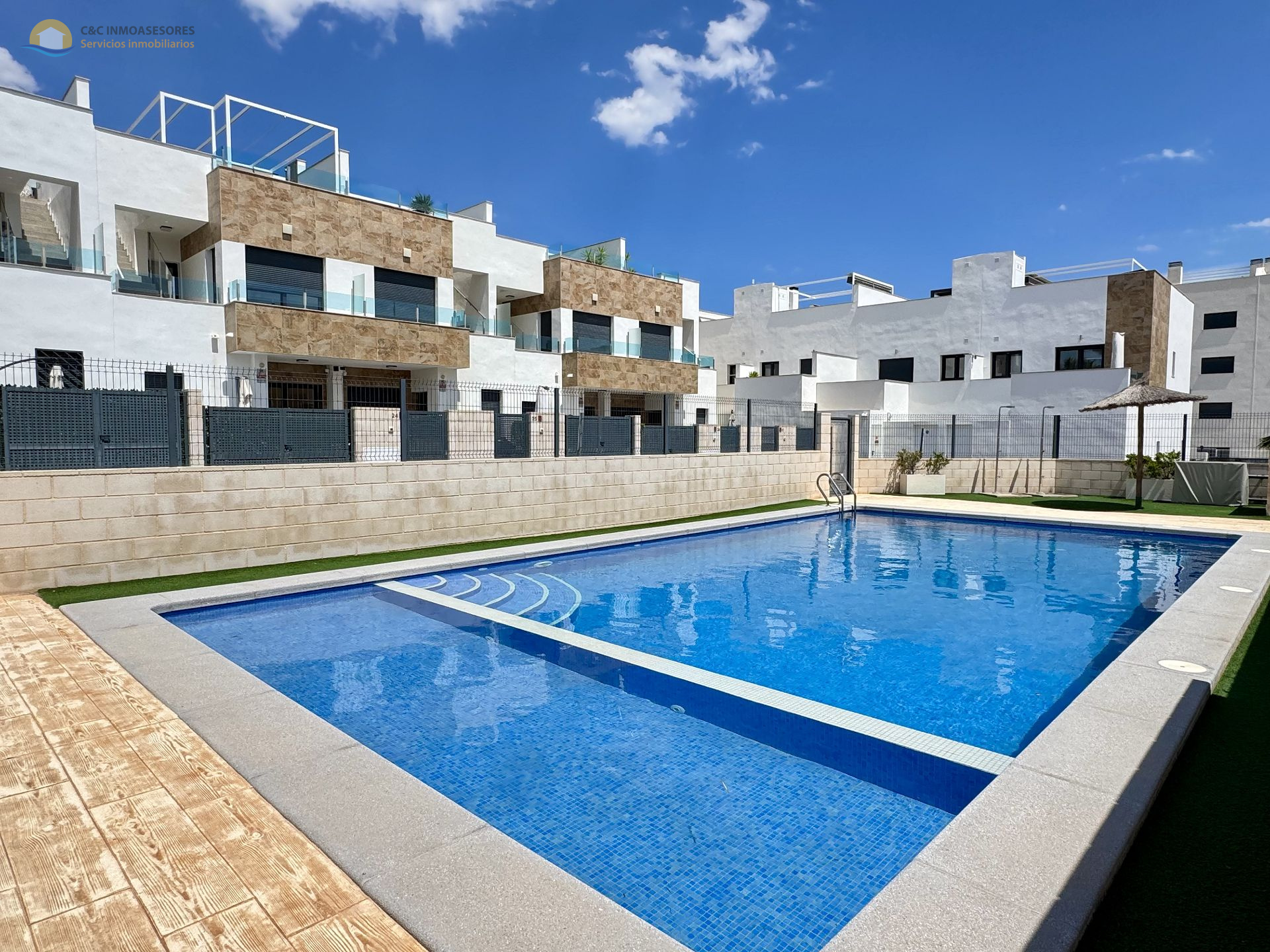 3 Bedroom 3 bathroom modern townhouse + solarium - C&C Inmoasesores