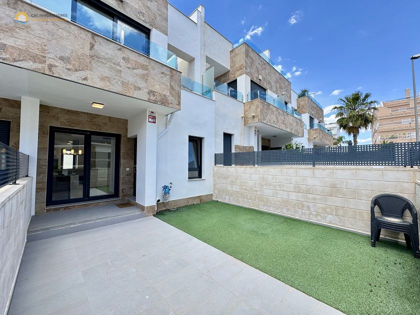 3 Bedroom 3 bathroom modern townhouse + solarium - C&C Inmoasesores